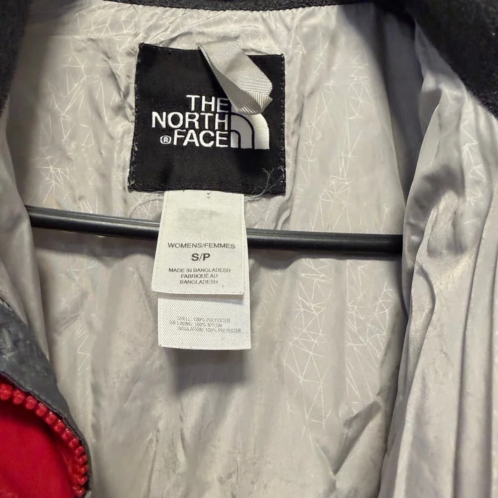 The North Face HyVent Ski Jacket Women's Size S Red 100% Nylon Full Zip no hood - Picture 6 of 16